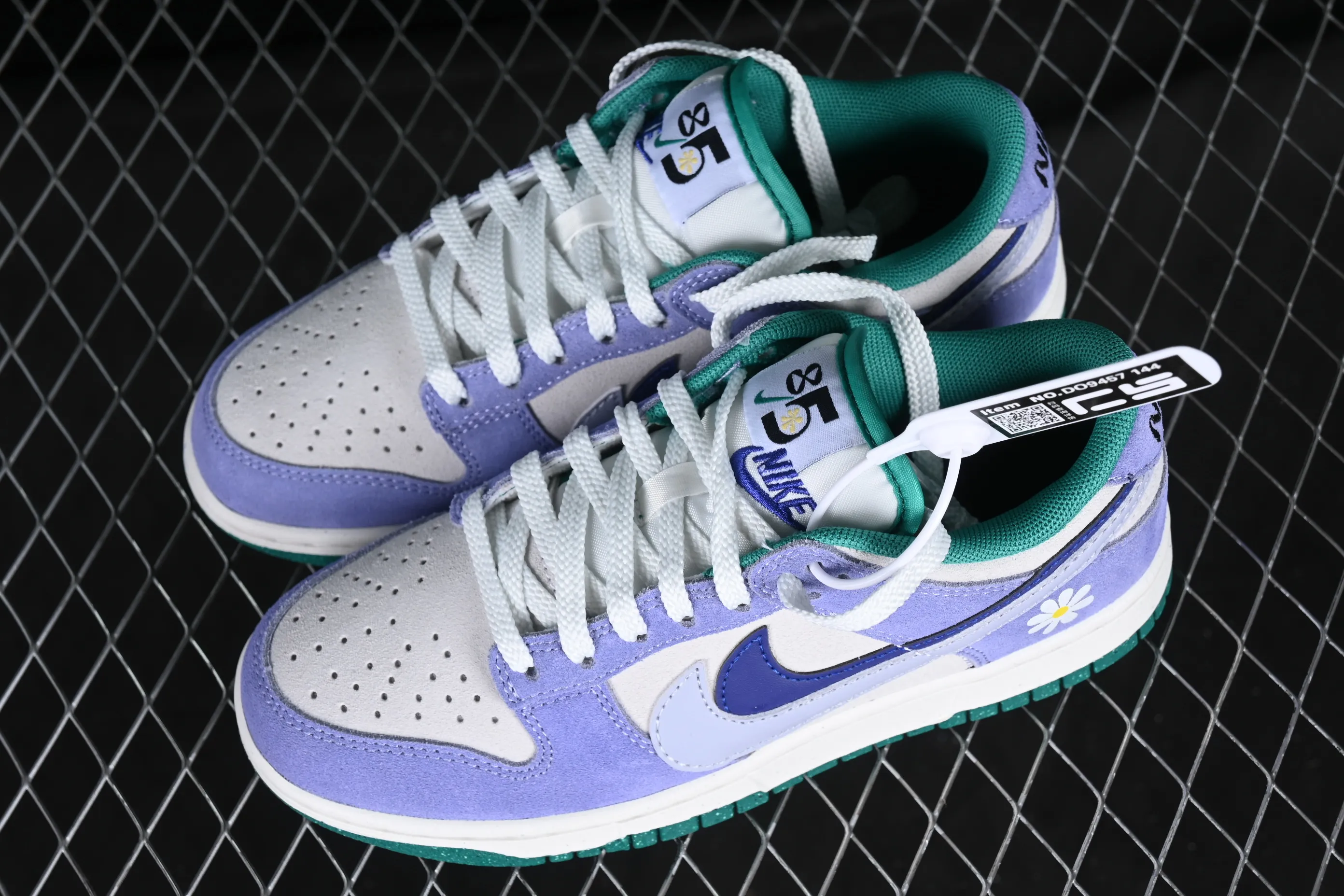All categories Nk SB Dunk Series Nk SB Dunk Low low-top sneakers Nk SB Dunk Low "85" blue and white flowers double hook straps SB low-top sports and leisure sneakers DO9457-144